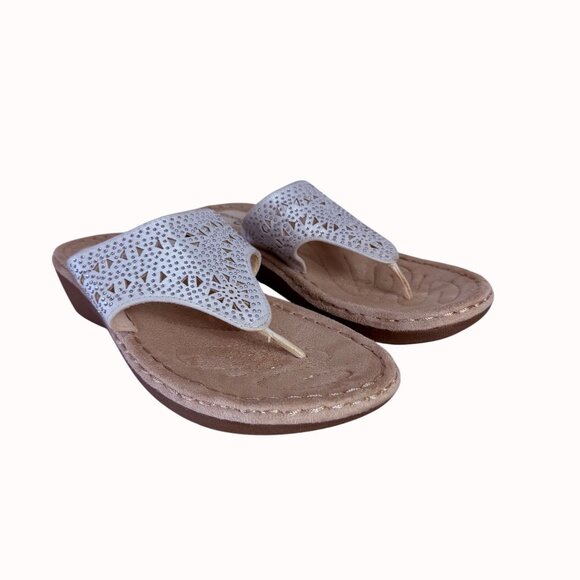 Mountain Sole Comfort Sandals Sz 8.5 White Flip Flop Silver Studs Thong Cushion - Picture 9 of 15